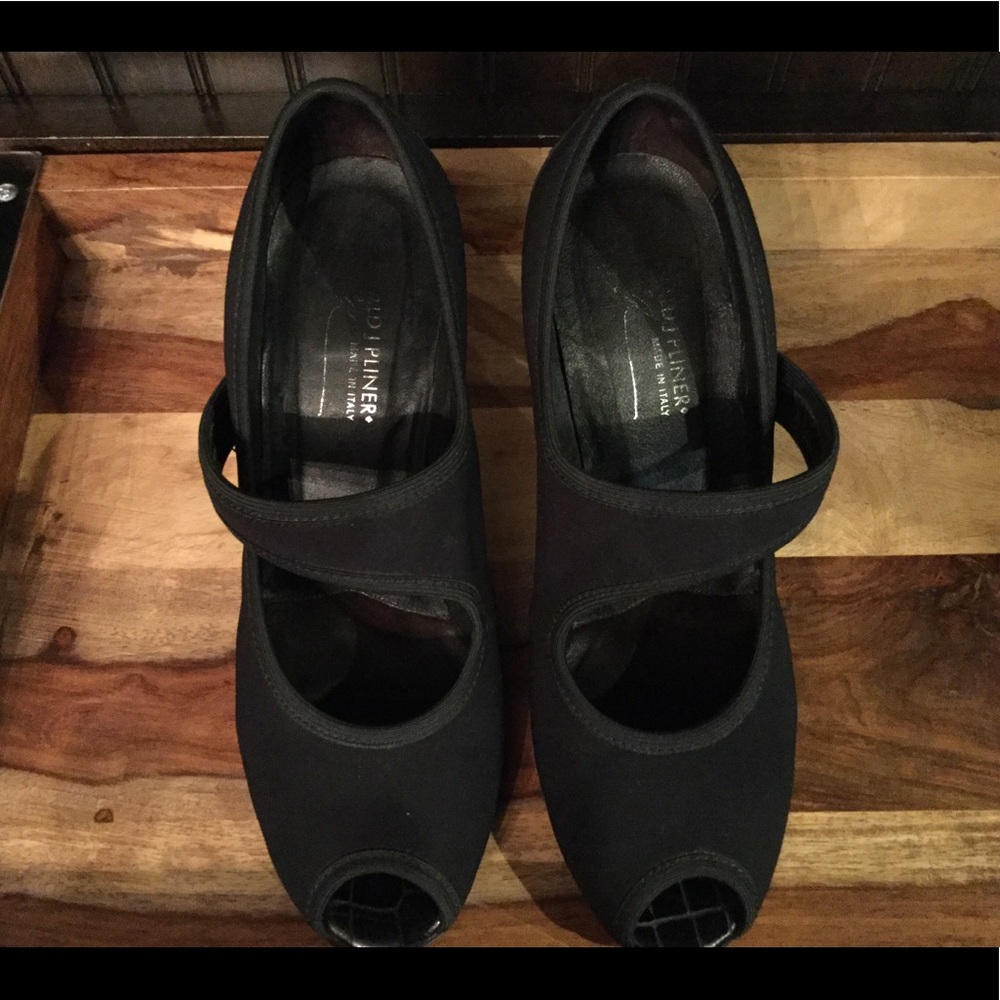 Donald Pliner Black Suede Pumps - Size 9M